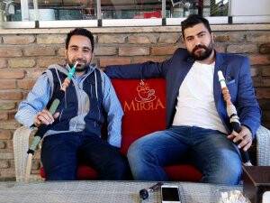 Burak Doğruer ve Gökhan Kıraç’ın Nargile Keyfi
