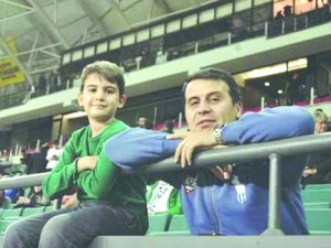 Baba-Oğul Öztoklu'ların futbol aşkı