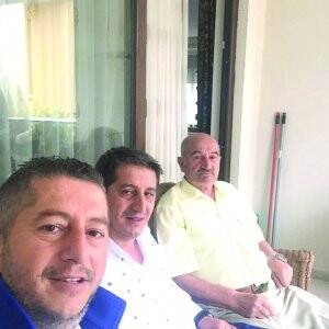 Ahmet Kanat babası ve kardeşiyle