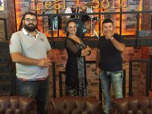 Neşe Erberk, Henry JonesCafe’de