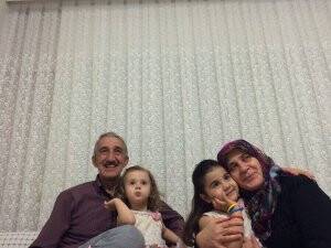 Çökük Ailesi’nde yaş günü mutluluğu