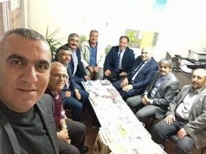 Yunus Emlak ofisinde yemek vakti