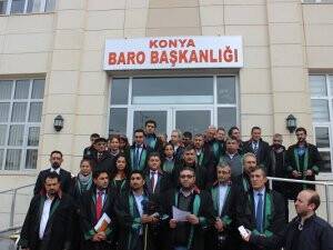 İnsan Hakları Derneği Baro önünde açıklama yaptı