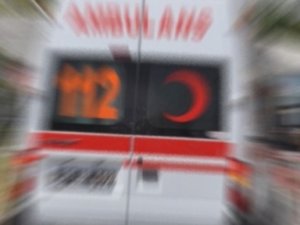 Ambulansa servis minibüsü çarptı: 5 yaralı