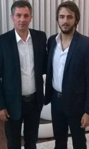 Karizmatik Fedai pozu