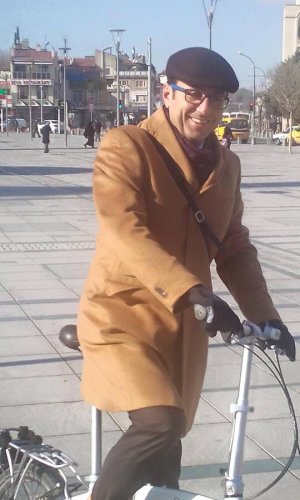Bisiklet tutkunu hukukçu Cengiz Yönet