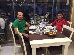 Soner Büyükdemir misafiri ile Gocareis Restoranda