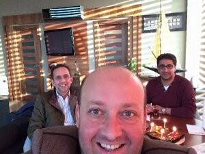 Altınekinli ve dostlarının yaş günü kutlaması