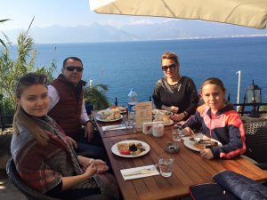 Güven Öten ve ailesi Antalya’da