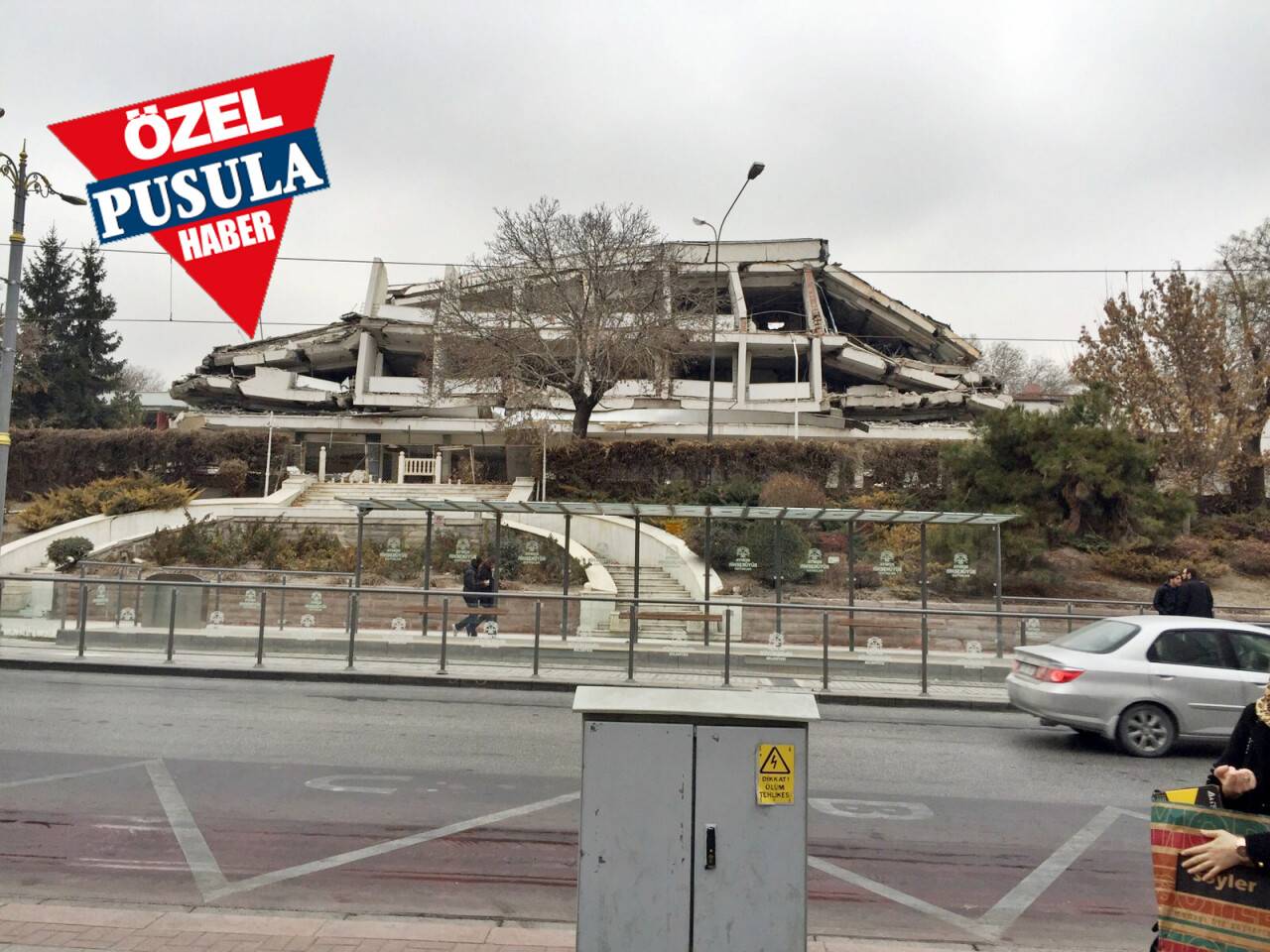 Konya'nın merkezindeki eski orduevi yıkılıyor