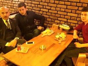 Veli Baranok yeğenleri ile akşam yemeğinde