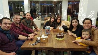 Tuna ailesinde yaş günü kutlaması