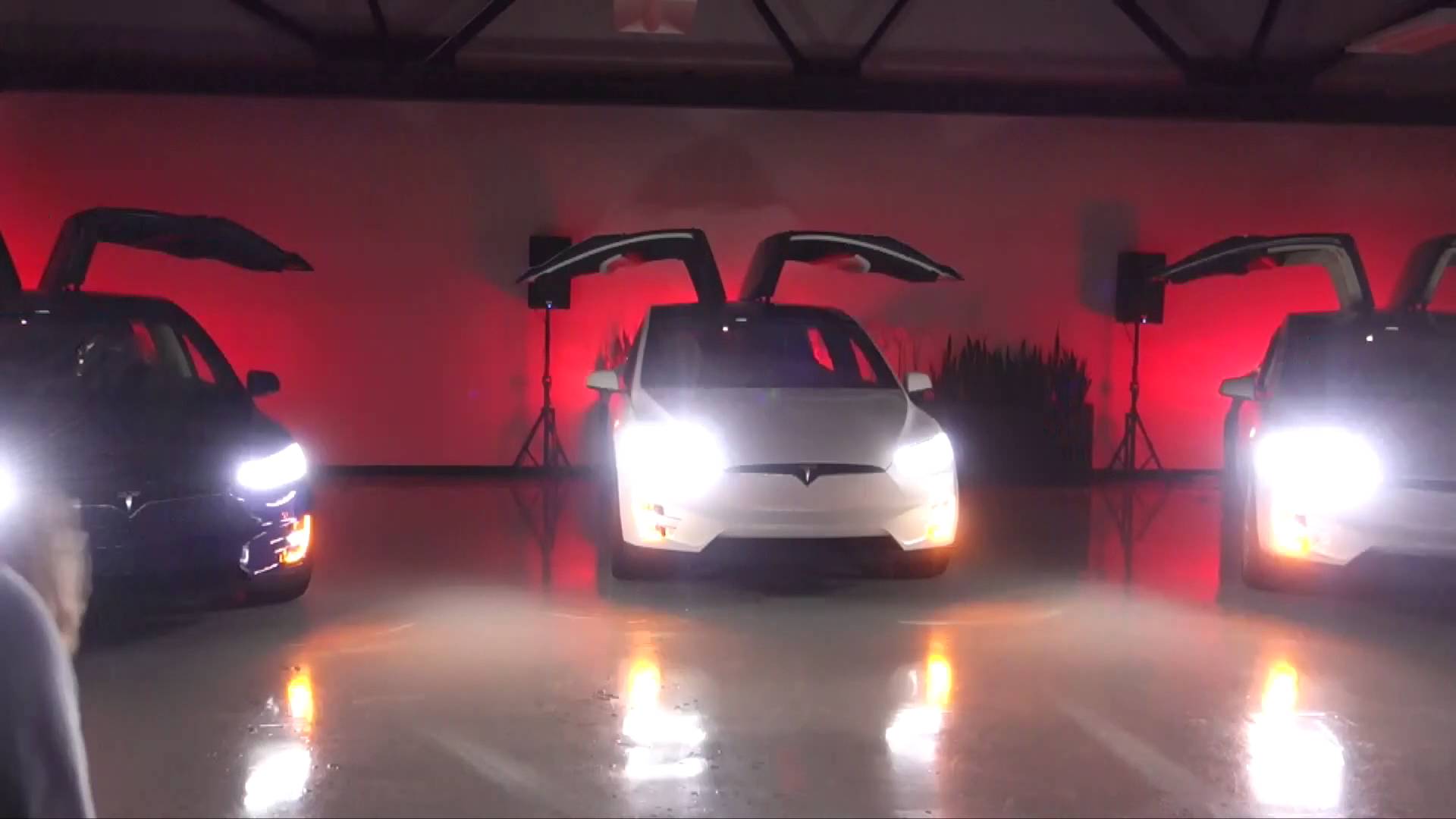 Tesla Model X'ler İle Muhteşem Koreografi