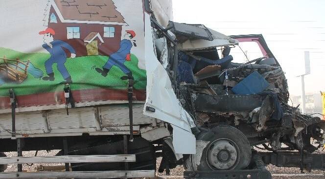 Konya'da Zincirleme Trafik Kazası: 2 Ölü, 1 Yaralı