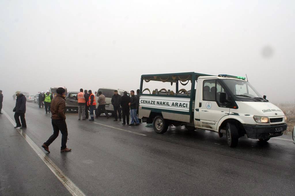 Konya'da kamyonet ile minibüs çarpıştı: 1 ölü, 8 yaralı