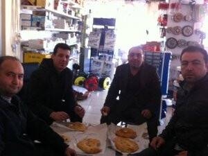 Hasan Hüseyin Çınar Beyden dostlarına tandır ekmeği ikramı