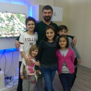 Mehmet Bilgiç kızı ve yeğenleri ile
