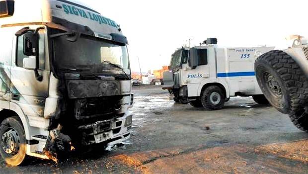 PKK'lılar Yol Kesip AKP Milletvekili Adayını Yaraladı!