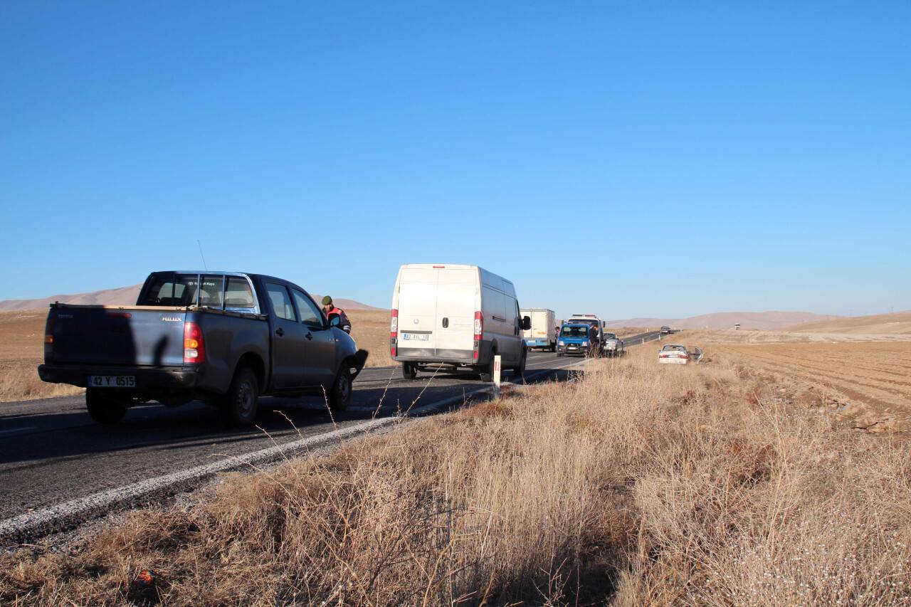 Konya'nın Yunak ilçesinde trafik kazası: 3 yaralı