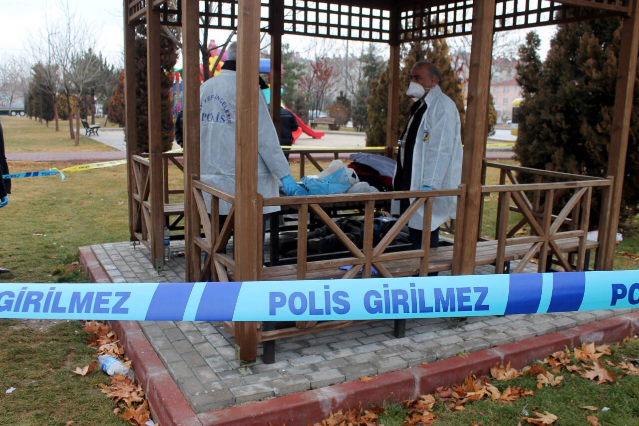 Yaşlı bir adam kamelyada ölü bulundu