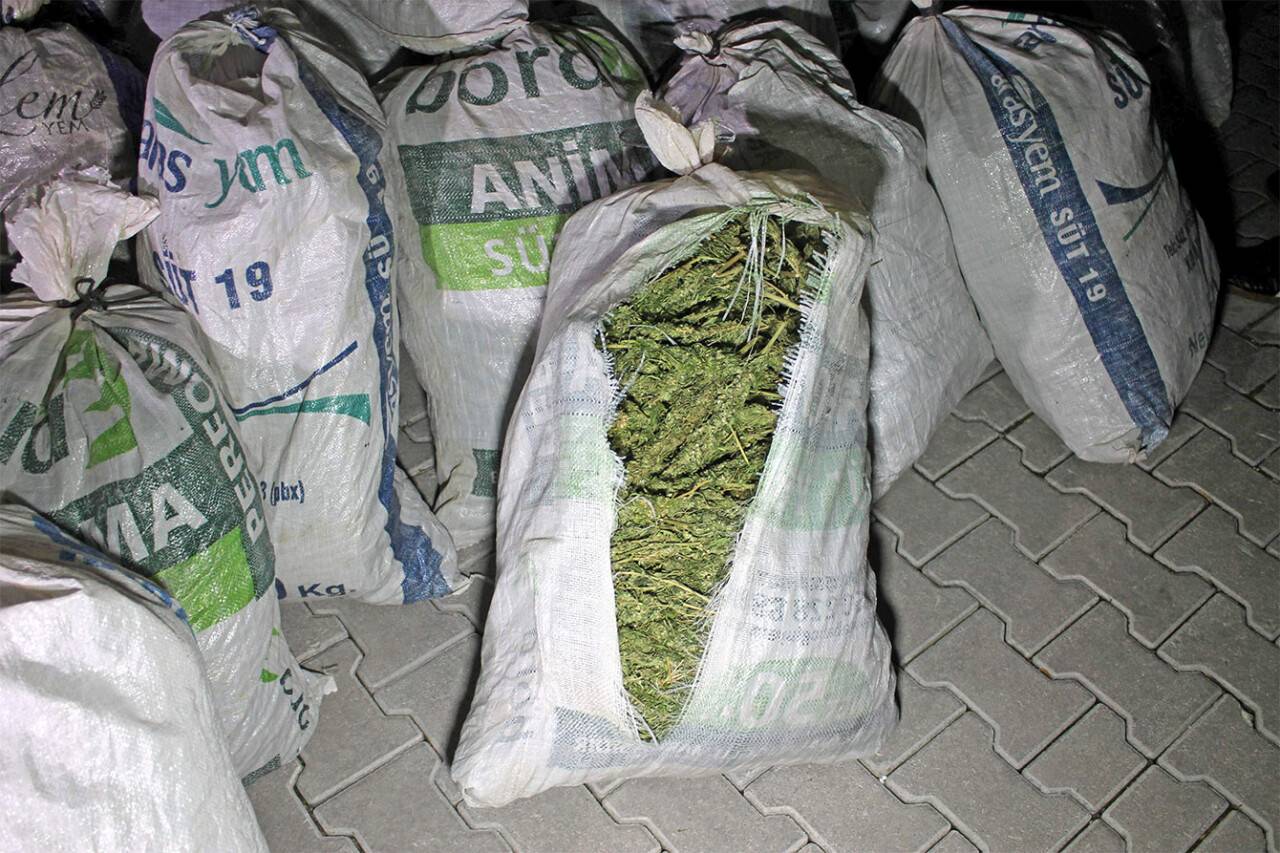 Konya'da çuvallar içinde 264 kilo esrar
