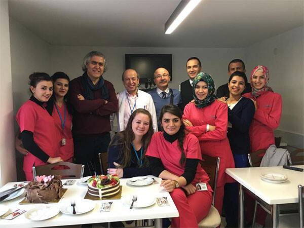 Özel Dr. Arazi Merkezinde doğum günü kutlaması
