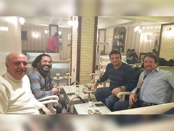 Nargile dostları bir arada