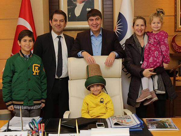 Menderes Türel’e kuzeninden anlamlı ziyaret