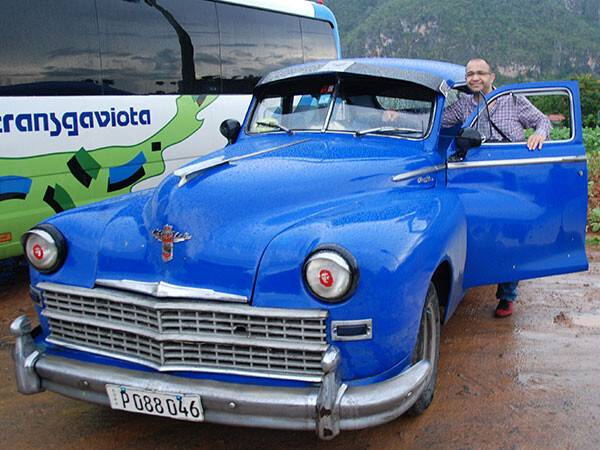 Mustafa Topçu yaşayan devrim otomobili ile