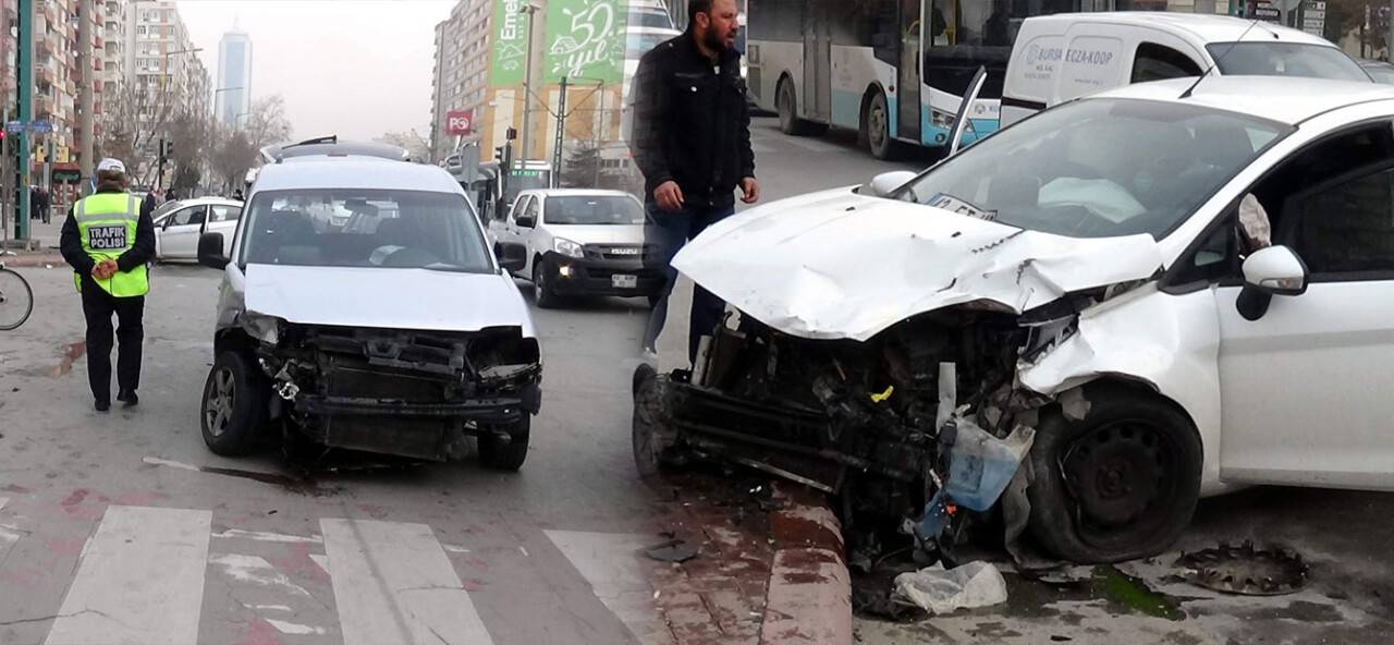 Konya Nalçacı Caddesi'nde Trafik Kazası: 1 Yaralı