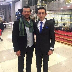 İbrahim Akça ve yeğeni Mehmet Akça’nın mutluluk pozu