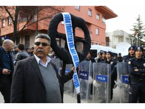 Ankara'daki Çin Büyükelçiliği önünde protesto