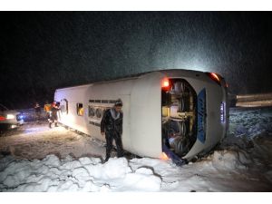 Erzincan'da yolcu otobüsünün devrilmesi