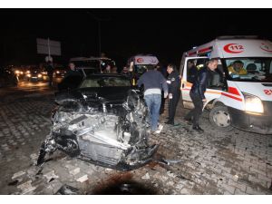 Otomobil, zırhlı polis aracıyla çarpıştı: 6 yaralı