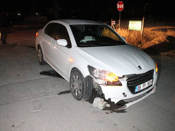 Dolandırıcılar kaçarken kaza yaptı