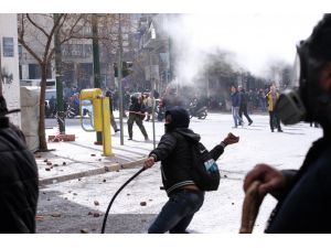 Atina'da çiftçiler polisle çatıştı