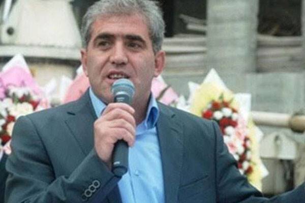 Daireleri teslim etmeyen müteahhiti vurdular