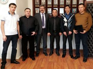 Eğitimlerini tamamlayan Kırgız doktorlar sertifikalarını aldı