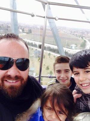 Mustafa Özkan evlatları ile Hadimi Parkında