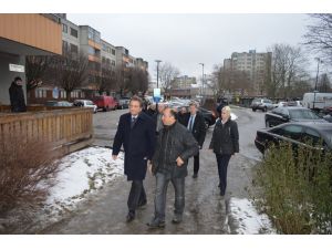 Büyükelçi Türkmen, İsveç'te saldırıya uğrayan derneği ziyaret etti