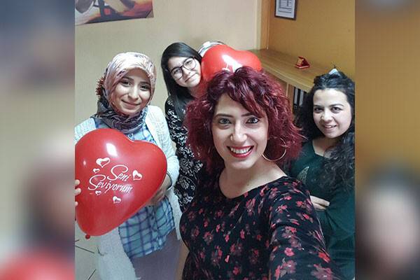 Yalçın Eğitim Kurumunda Mehtap öğretmen için sürpriz kutlama