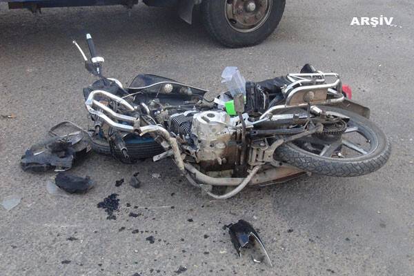 Minibüsün çarptığı motosiklet sürücüsü vefat etti