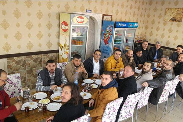 Lale Lisesi mezunları Şark Etliekmek ve Kebap salonunda