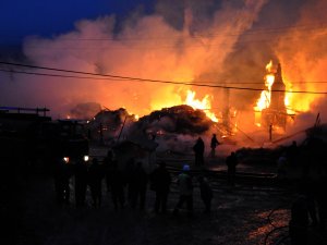 Bolu'daki ev ve samanlık yangını
