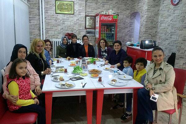 Form Kampus Koleji öğretmen ve idarecileri Ülkü Börek evindeler