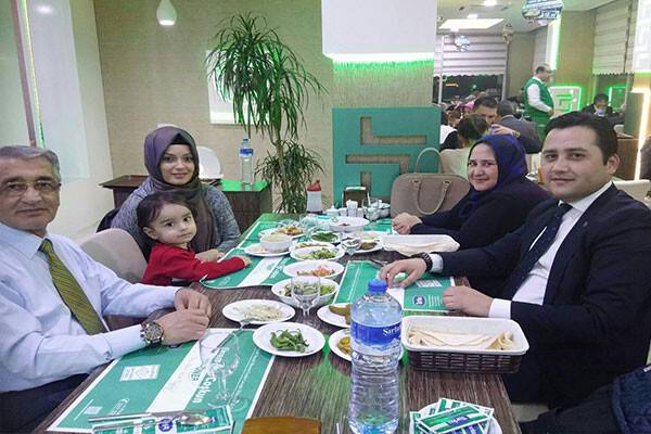 Celaleddin Kenanlar ailesi ile birlikte Ekrem Coşkun Döner’de
