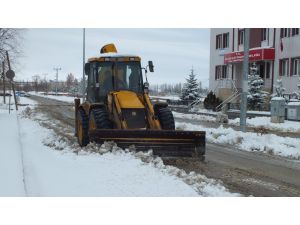 Ulaş Belediyesi karla çalışma mücadelesi başlattı