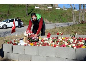 Yaralı askerden şehidin mezarına ziyaret