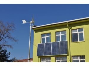 Okulun elektrik ihtiyacı güneşten karşılanıyor