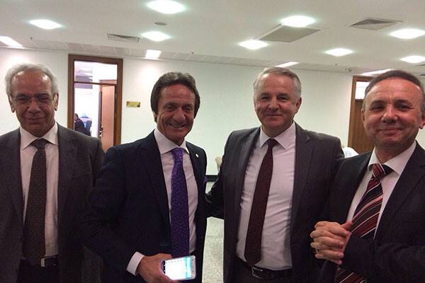 Nafiz Zorlu başarılı meclis üyelerimiz ile birlikte